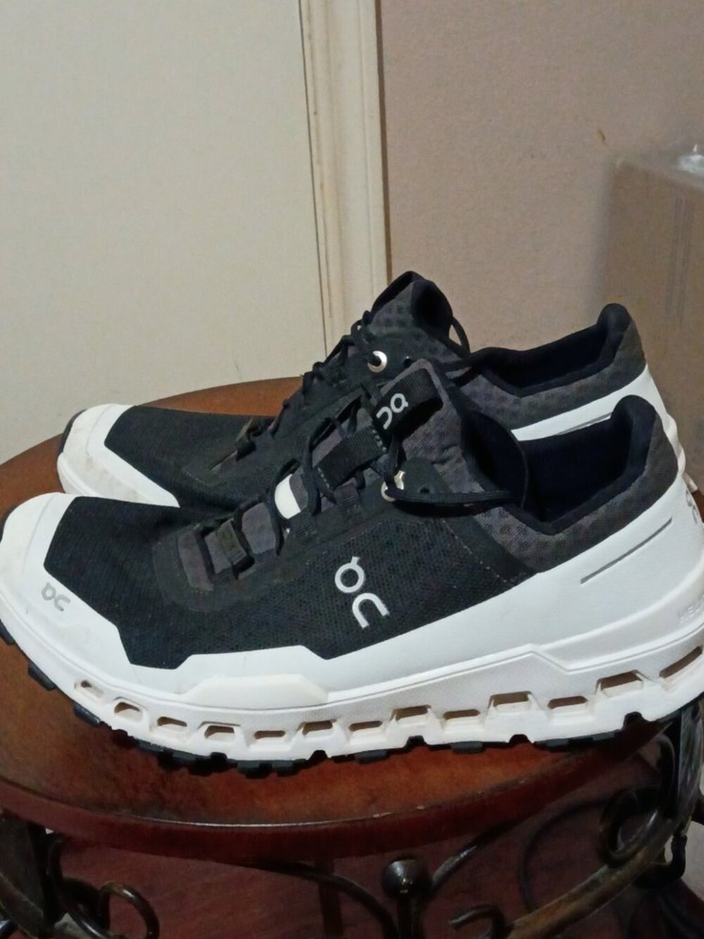 On Cloudultra Swiss Engineering Women's Size 9.5 Running Shoes Black White - Picture 9 of 13